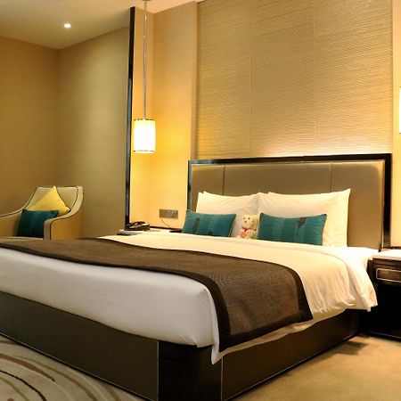 Pacific Regency Hotel Suites Kuala Lumpur Exterior foto A bedroom in a hotel