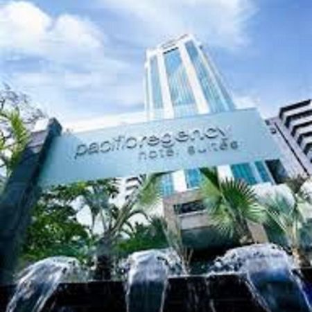 Pacific Regency Hotel Suites Kuala Lumpur Exterior foto The entrance of the hotel