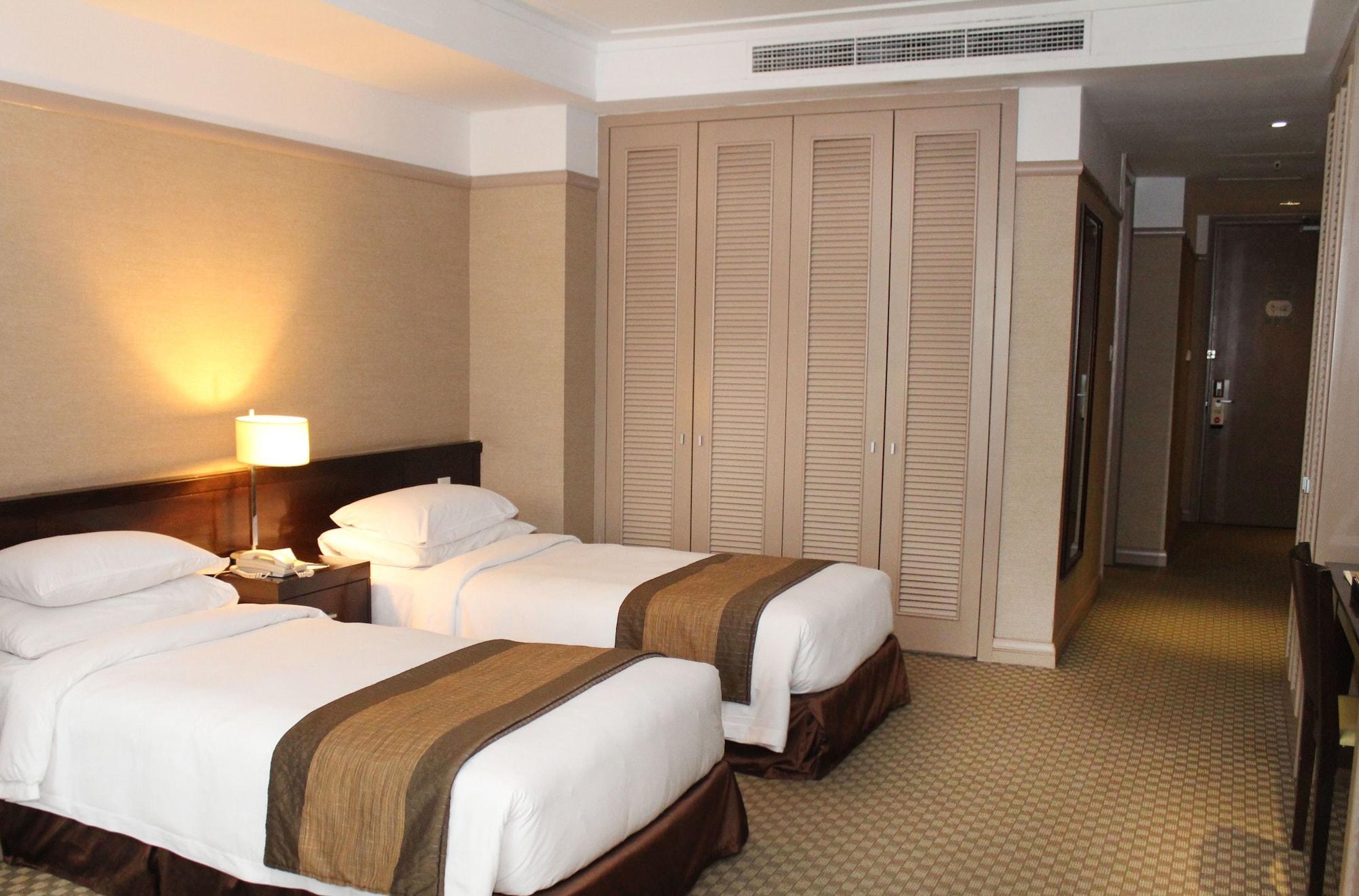 Pacific Regency Hotel Suites Kuala Lumpur Exterior foto A room at the hotel