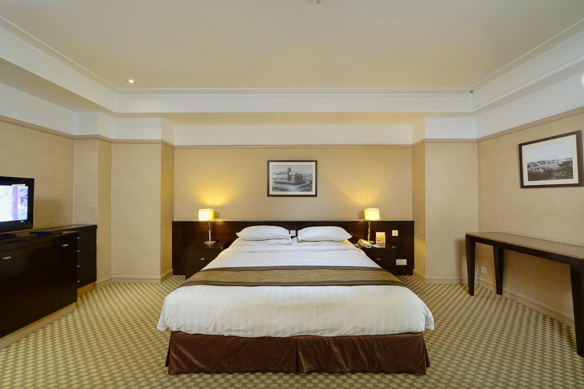 Pacific Regency Hotel Suites Kuala Lumpur Exterior foto A bedroom at the hotel