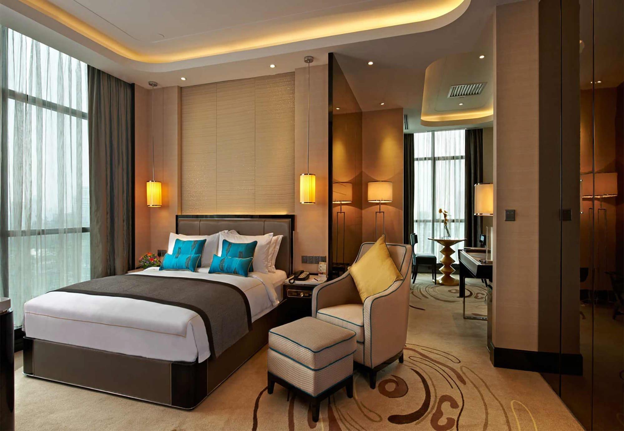 Pacific Regency Hotel Suites Kuala Lumpur Exterior foto A bedroom in the hotel