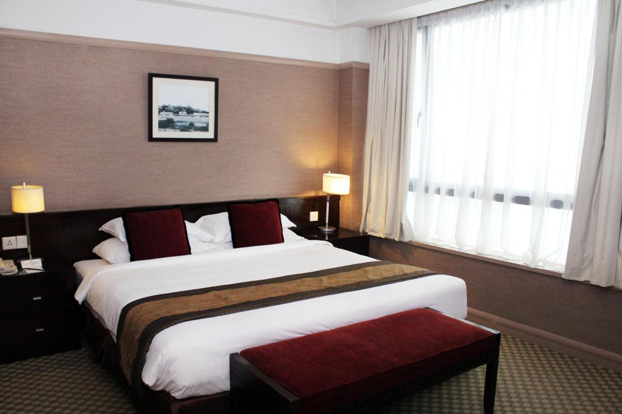 Pacific Regency Hotel Suites Kuala Lumpur Exterior foto A bedroom at the hotel
