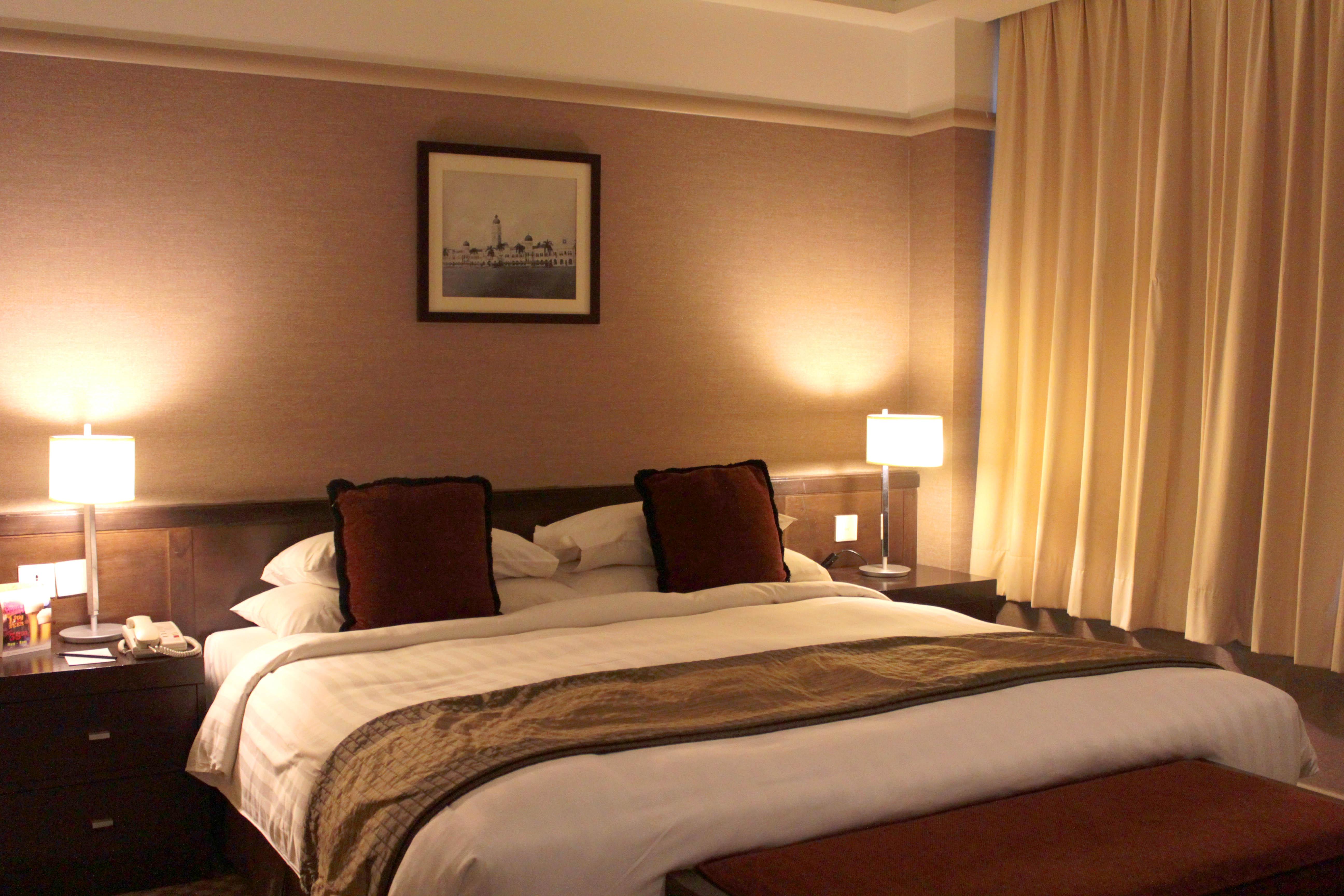Pacific Regency Hotel Suites Kuala Lumpur Exterior foto A bedroom at the hotel