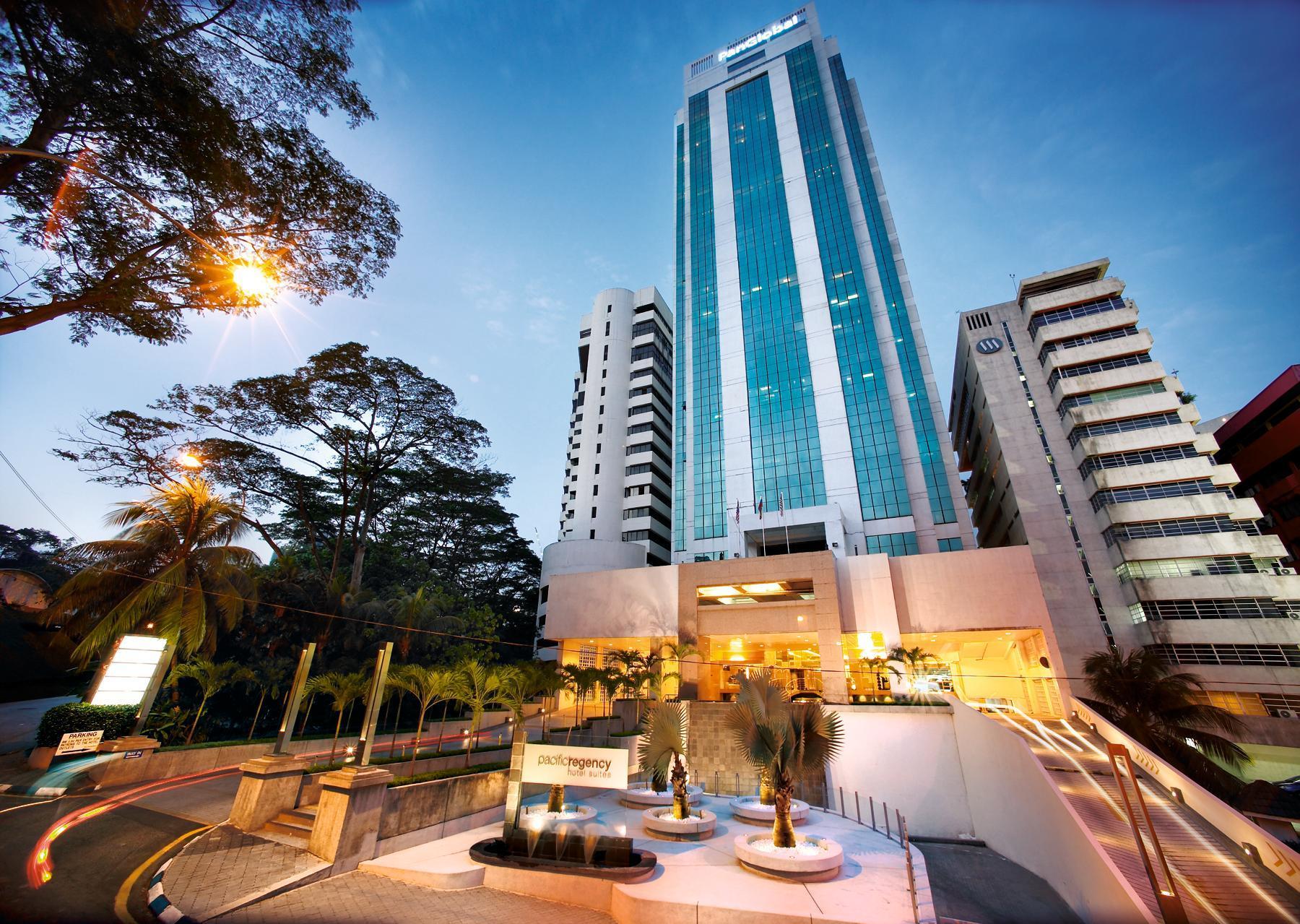 Pacific Regency Hotel Suites Kuala Lumpur Exterior foto The hotel at night