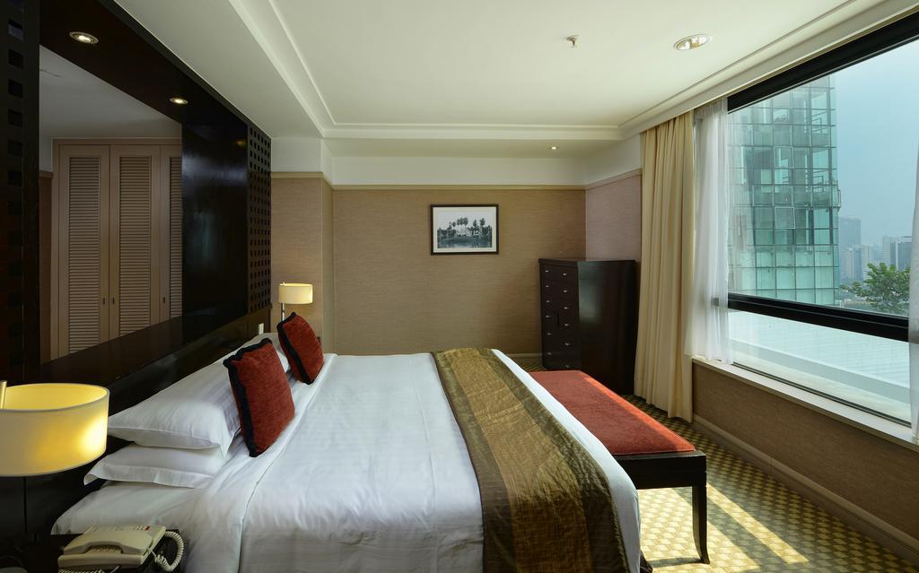 Pacific Regency Hotel Suites Kuala Lumpur Exterior foto A bedroom in the hotel