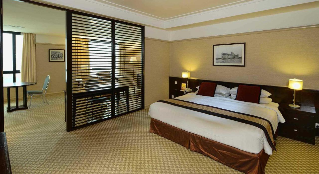 Pacific Regency Hotel Suites Kuala Lumpur Cameră foto A room at the hotel